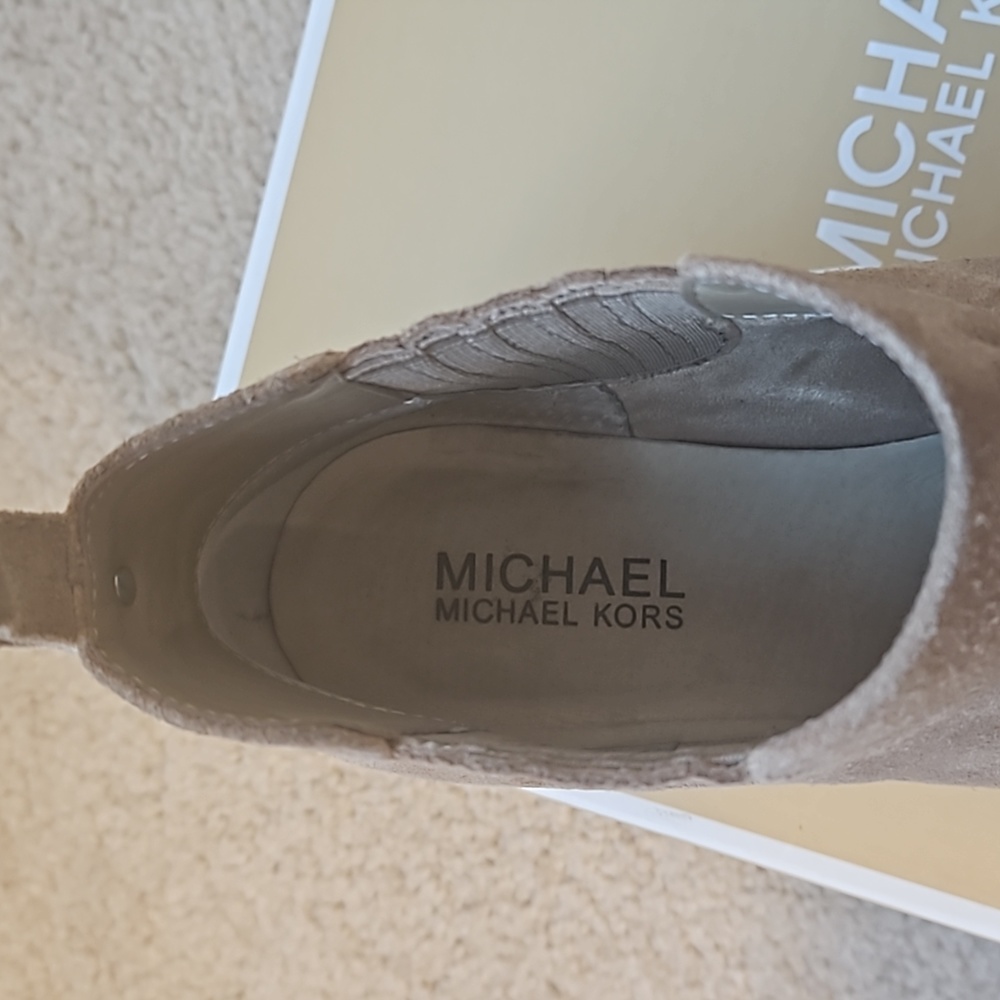 🛑MICHAEL KORS Shaw Flat Bootie - Picture 2 of 5
